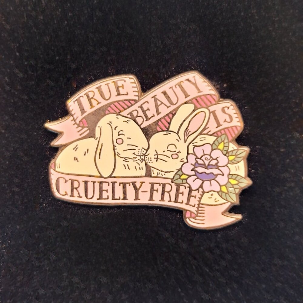 ✨HP!✨Alba Paris 'True Beauty is Cruelty-Free' Enamel Pin Pro-Vegan Animal Rights
